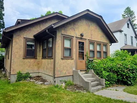 902 7th St, International Falls, MN 56649
