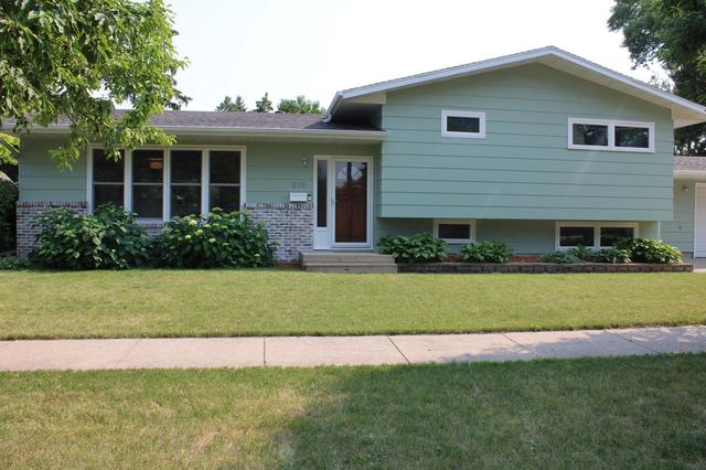 210 29th Ave N, Fargo, ND 58102