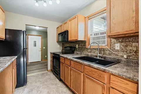 Entry Way - 711 SE 13th St, Brainerd, MN 56401 photo 1 of 2