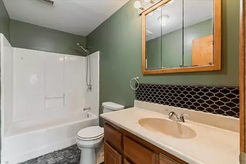 Bath - 711 SE 13th St, Brainerd, MN 56401 photo 1 of 1