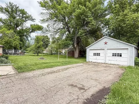 409 9th St SW, Willmar, MN 56201 photo 4