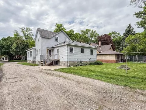 409 9th St SW, Willmar, MN 56201 photo 3