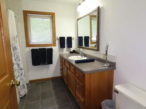 Bath - 39512 92nd Ave, Onamia, MN 56359 photo 2 of 8
