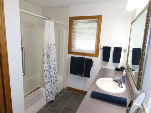 Bath - 39512 92nd Ave, Onamia, MN 56359 photo 3 of 8