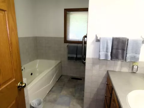 Bath - 39512 92nd Ave, Onamia, MN 56359 photo 4 of 8