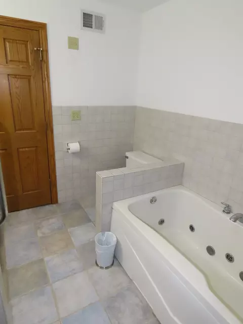 Bath - 39512 92nd Ave, Onamia, MN 56359 photo 6 of 8
