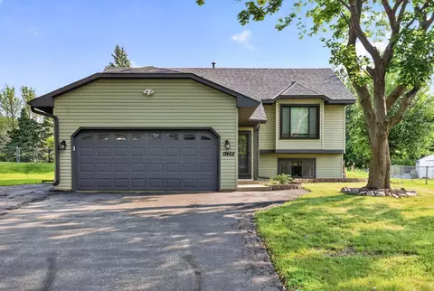 17462 Logans Dr, Eden Prairie, MN 55346