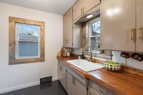 Kitchen - 809 7th St NE, Staples, MN 56479 photo 3 of 6