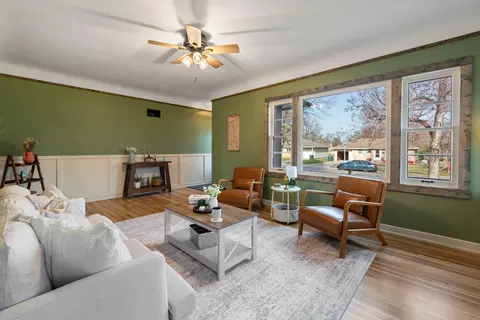 Living - 809 7th St NE, Staples, MN 56479 photo 6 of 7