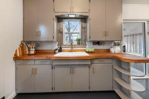 Kitchen - 809 7th St NE, Staples, MN 56479 photo 2 of 6