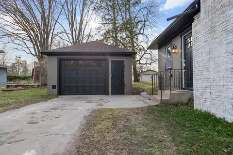 Exterior - 809 7th St NE, Staples, MN 56479 photo 5 of 6