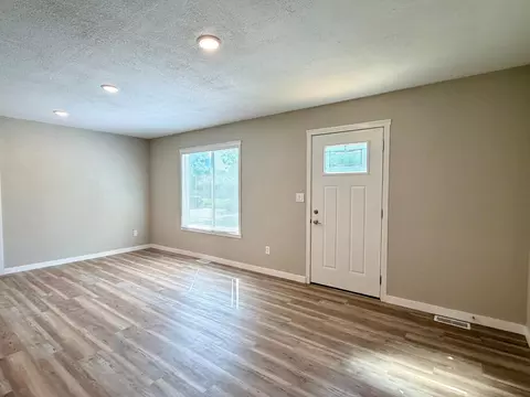 Living - 519 E 9th St, Morris, MN 56267 photo 1 of 3