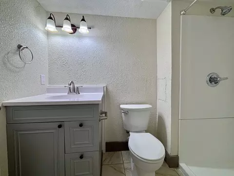 Bath - 519 E 9th St, Morris, MN 56267 photo 3 of 3