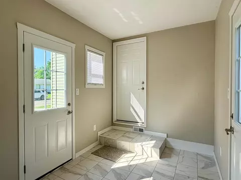 Entry Way - 519 E 9th St, Morris, MN 56267 photo 1 of 2