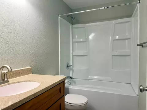 Bath - 519 E 9th St, Morris, MN 56267 photo 1 of 3