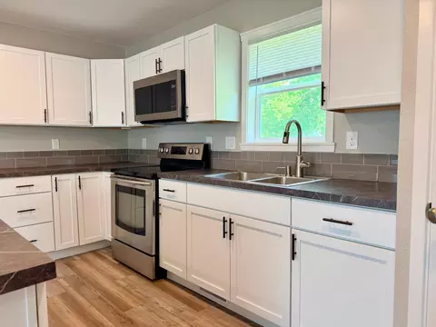 Kitchen - 519 E 9th St, Morris, MN 56267 photo 4 of 5