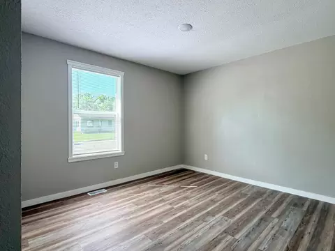 Bedroom - 519 E 9th St, Morris, MN 56267 photo 2 of 3