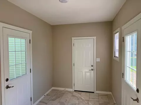Entry Way - 519 E 9th St, Morris, MN 56267 photo 2 of 2