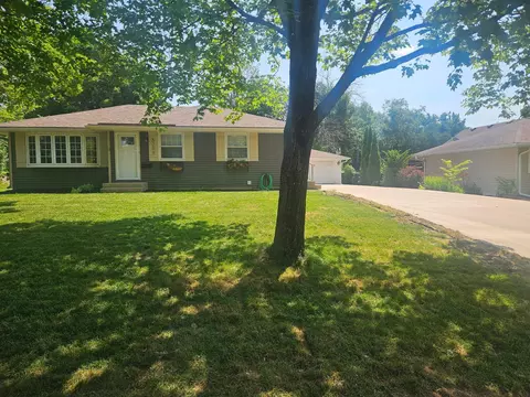 8209 Beard Rd, Bloomington, MN 55431
