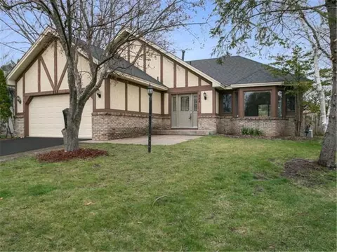 868 Winterberry Ct, Woodbury, MN 55125