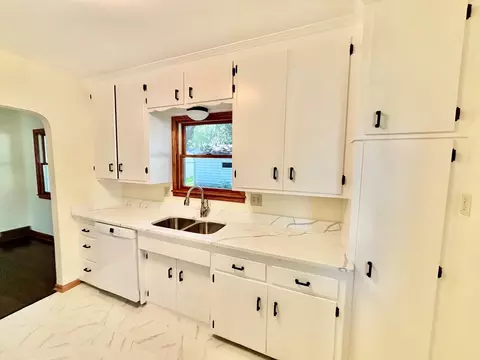 180 Bernard St E, West Saint Paul, MN 55118