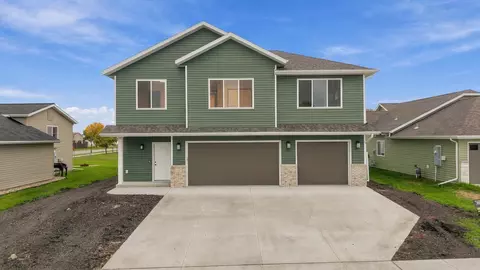 6183 Bennett Ct S, Fargo, ND 58104