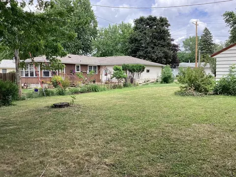 Exterior - 413 Hawthorne St E, Albert Lea, MN 56007 photo 8 of 10