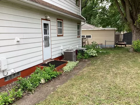 Exterior - 413 Hawthorne St E, Albert Lea, MN 56007 photo 4 of 10