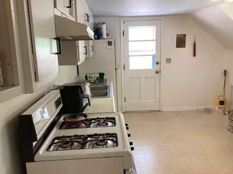Kitchen - 413 Hawthorne St E, Albert Lea, MN 56007 photo 3 of 4