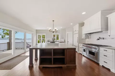 Kitchen - 3396 Kings Point Rd, Excelsior, MN 55331 photo 4 of 6