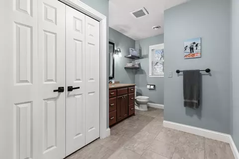 Bath - 3396 Kings Point Rd, Excelsior, MN 55331 photo 5 of 8