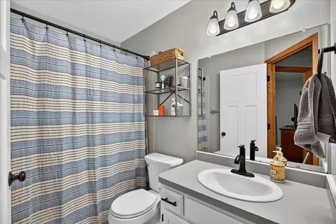 Bath - 5336 Oxbow Pl, Champlin, MN 55316 photo 4 of 4