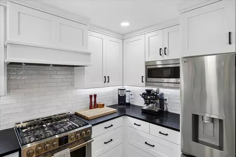 Kitchen - 5336 Oxbow Pl, Champlin, MN 55316 photo 4 of 7