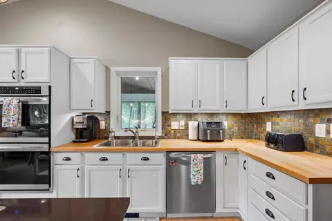 Kitchen - 3067 Alexander Ln, Mound, MN 55364 photo 2 of 3