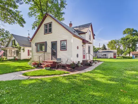 213 E 4th St, Starbuck, MN 56381