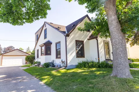 805 Cottage Ave W, Saint Paul, MN 55117