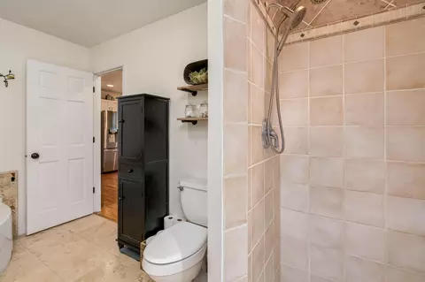 Bath - 404 Paquin St E, Waterville, MN 56096 photo 2 of 3