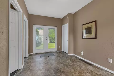 Entry Way - 1515 2nd St N, Saint Cloud, MN 56303 photo 2 of 4
