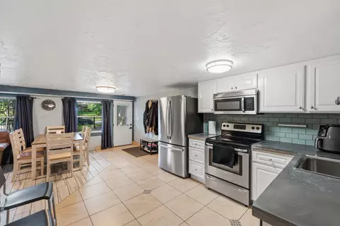 1231 Hewitt Ave, Saint Paul, MN 55104