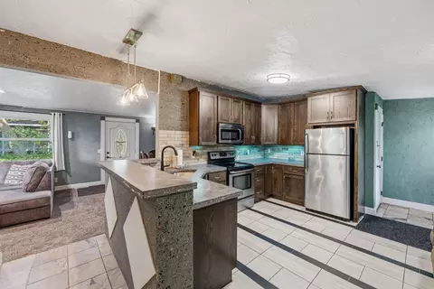 1231 Hewitt Ave, Saint Paul, MN 55104