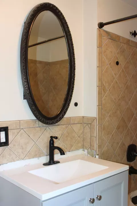 Bath - 1920 7th Ave E, Hibbing, MN 55746 photo 2 of 2