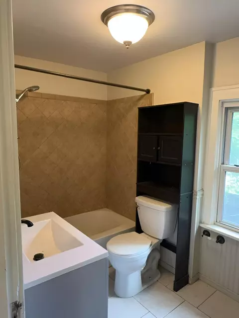 Bath - 1920 7th Ave E, Hibbing, MN 55746 photo 1 of 2