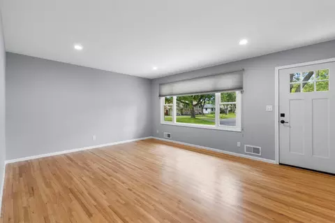 Living - 8209 Johnson Cir, Bloomington, MN 55437 photo 2 of 4