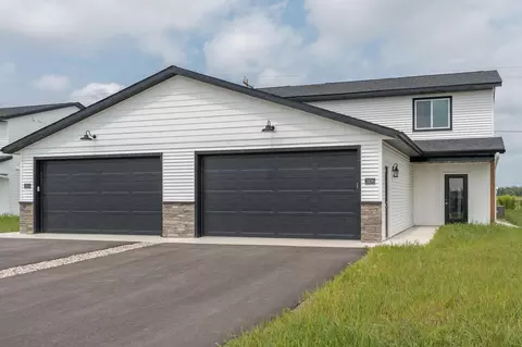 3106 Scotch Ln, Mankato, MN 56001