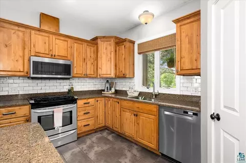 Kitchen - 3984 Willow Pl, Duluth, MN 55811 photo 2 of 3
