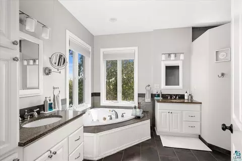 Bath - 3984 Willow Pl, Duluth, MN 55811 photo 1 of 4
