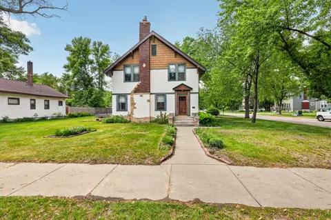 Exterior - 723 N 6th St, Brainerd, MN 56401 photo 3 of 9
