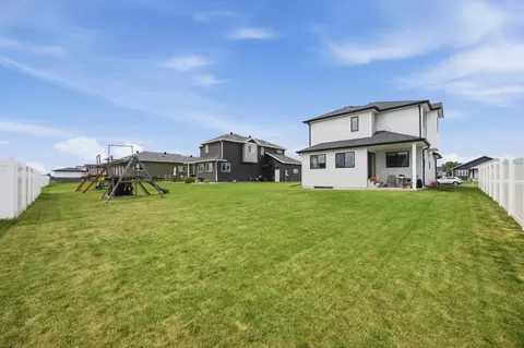 Exterior - 504 6th St E, Horace, ND 58047 photo 5 of 11