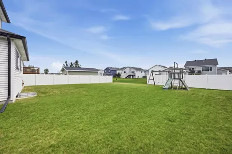 Exterior - 504 6th St E, Horace, ND 58047 photo 7 of 11