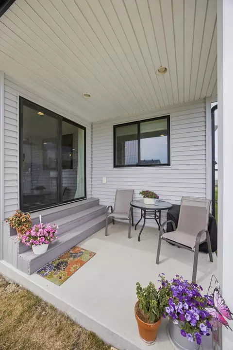 Exterior - 504 6th St E, Horace, ND 58047 photo 8 of 11